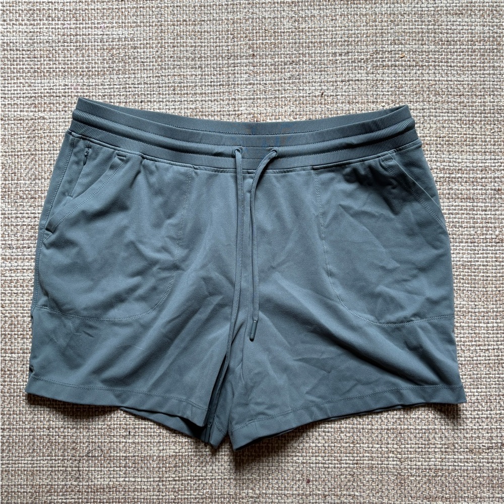 XL Rachel Zoe Green Shorts – Chic & Comfy with Drawstring Waist & Pockets